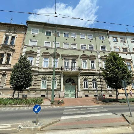 Fullmoon Apartments 1 Сегед Екстериор снимка