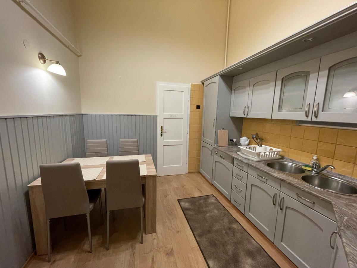 Fullmoon Apartments 1 Сегед Екстериор снимка